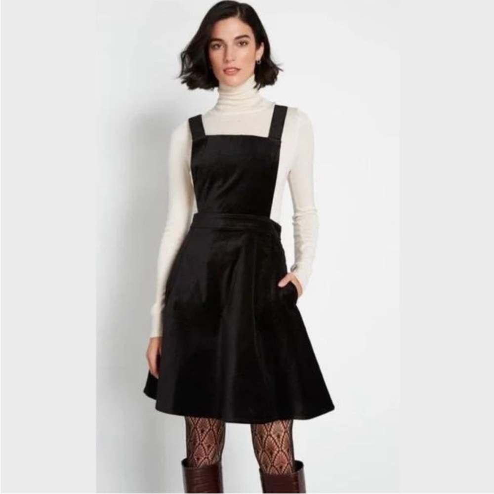 🐦‍⬛ Modcloth RARE Black Velvet Adjustable Overall suspender fit & flare Dress XL
